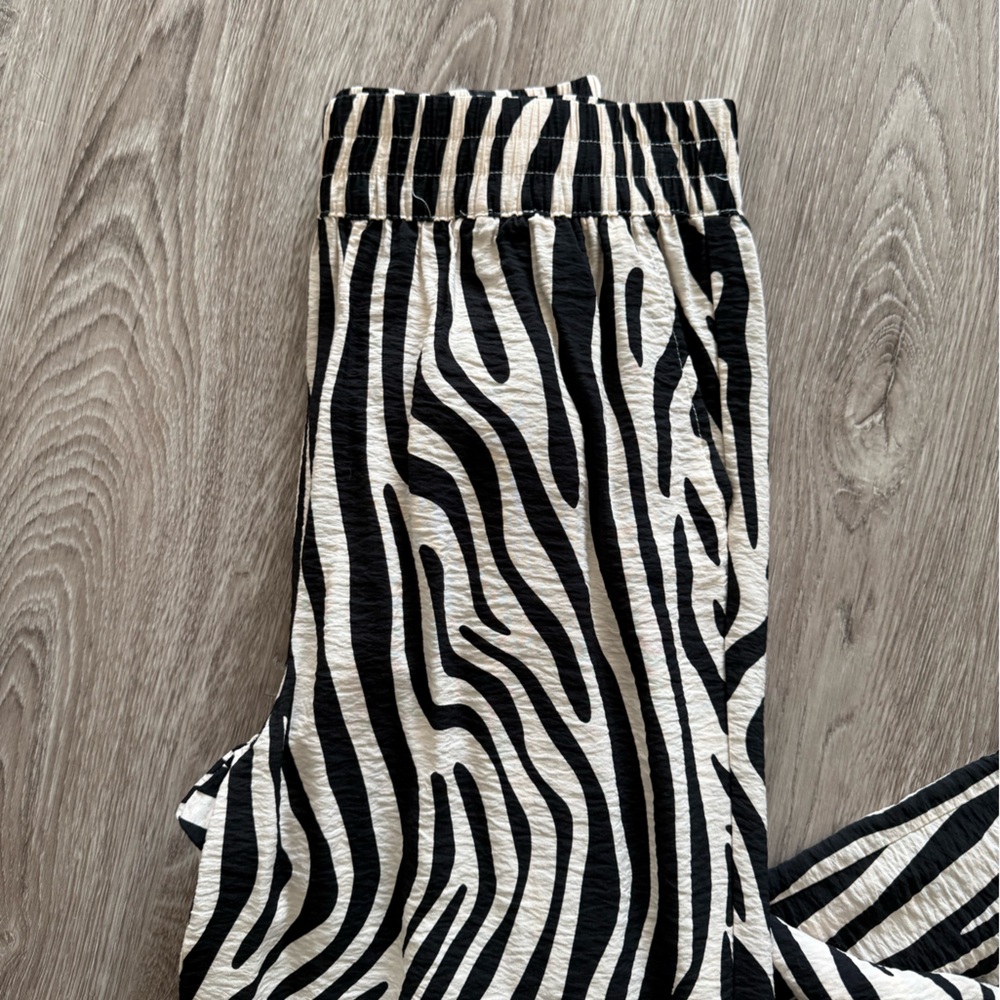 Zebra Print Wide Leg Pants - Picture 3 of 9